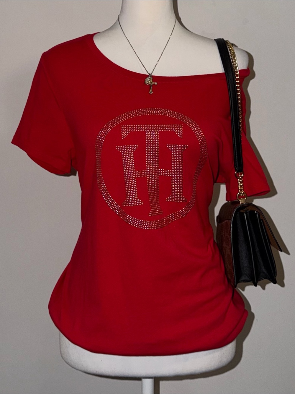 2000s vintage style tommy hilfiger gold color rhinestone logo graphic tee